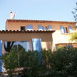 Les Chardons Bleus Bed & Breakfast